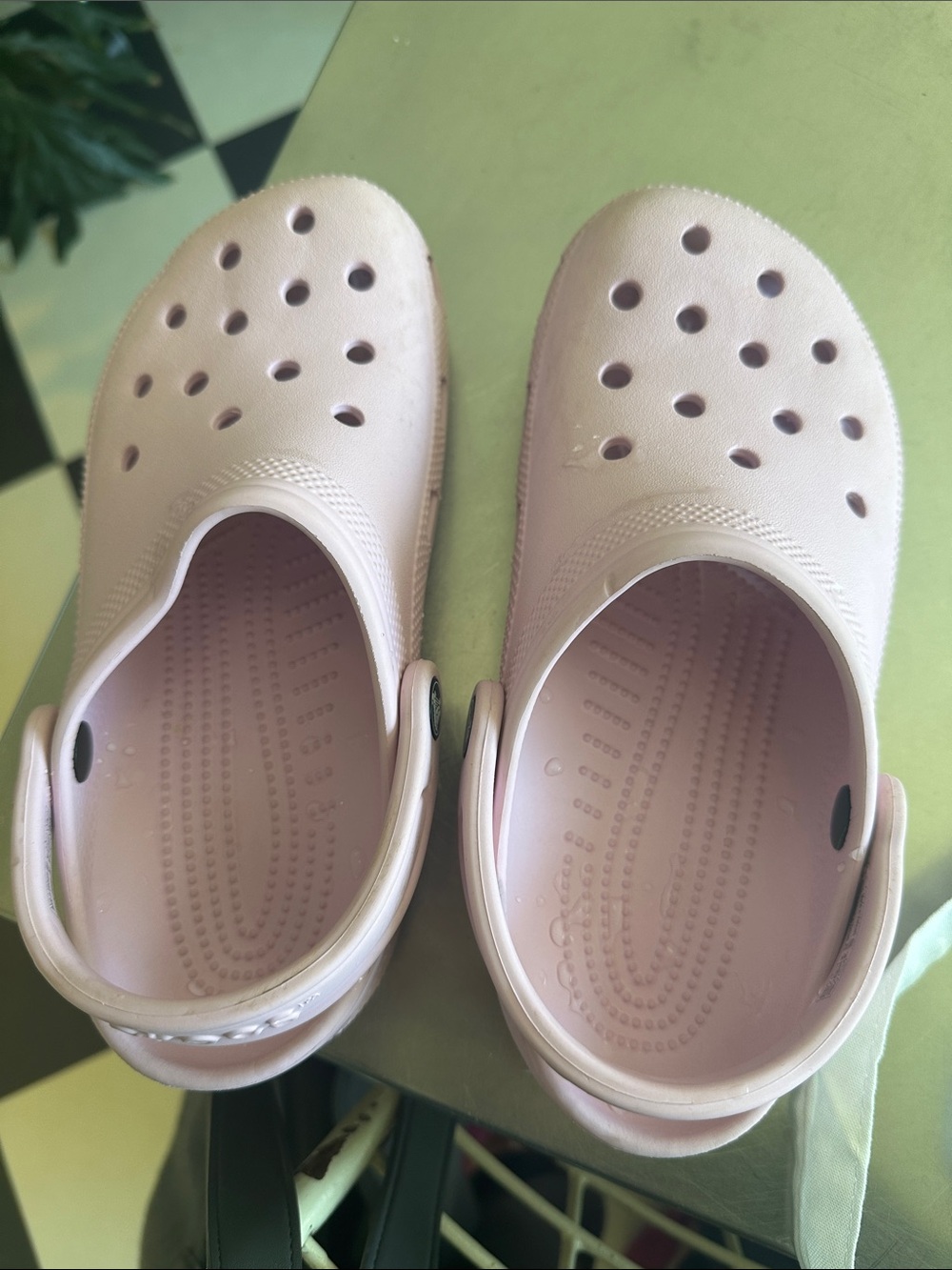Women’s size 7/Mens 5 Light Pink Croc Clog